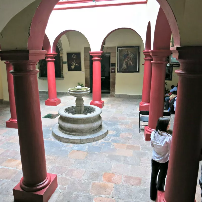 Die Casa de La Zacatecana in Queretaro zeigt den traditionellen offenen Innenhof, der im mexikanischen Hausdesign üblich ist